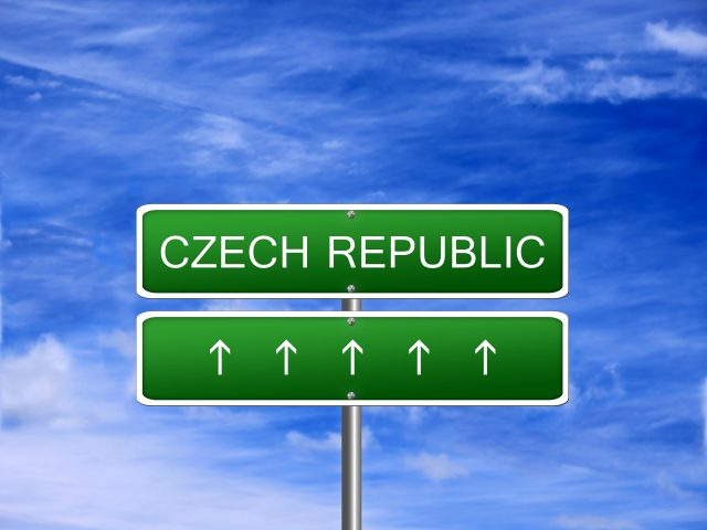 Cestovní ruch v Česku se vloni propadl na polovinu